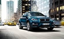 Синий BMW X6, БМВ, цвет, город, улица, трафик, машины, такси, спереди, глазки